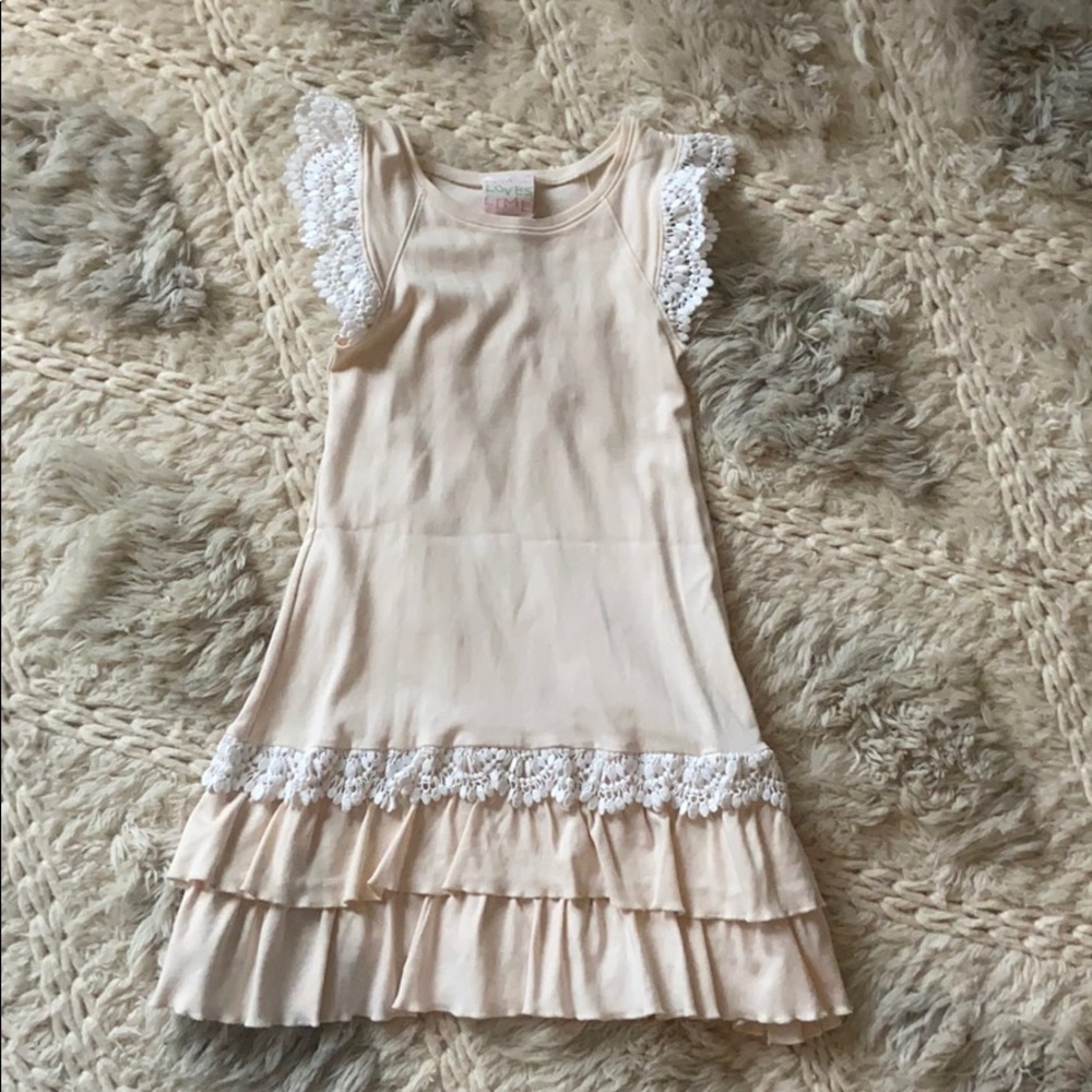 Flutter sleeve dress